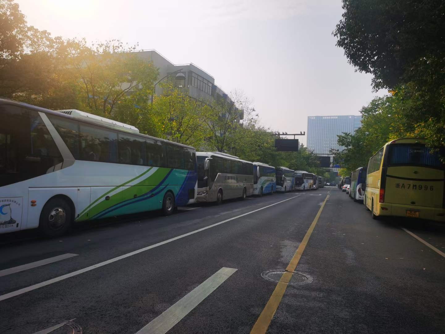 杭州佳驰大巴助力滨和小学三年级参观低碳科技馆卓越服务获赞誉